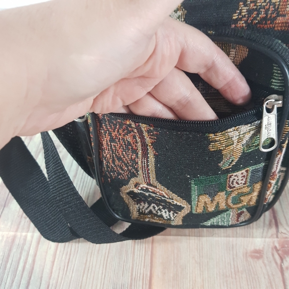 American Uni VTG Tapestry Multi Crossbody - Picture 6 of 13